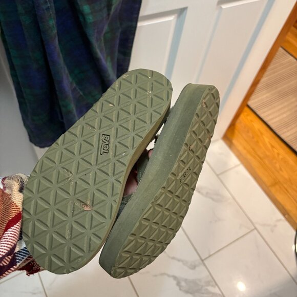 Gently Used Condition TEVA Womens Green Strappy Sandals Size 7 - Picture 3 of 6